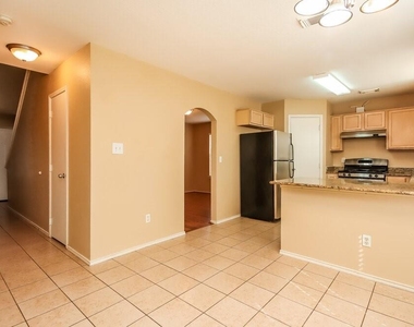 2610 Heatherknoll Drive - Photo Thumbnail 4