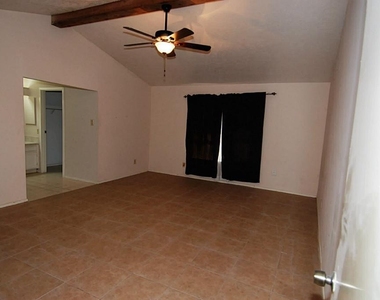 7511 Harpers Glen Lane - Photo Thumbnail 5