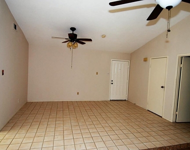 7511 Harpers Glen Lane - Photo Thumbnail 4