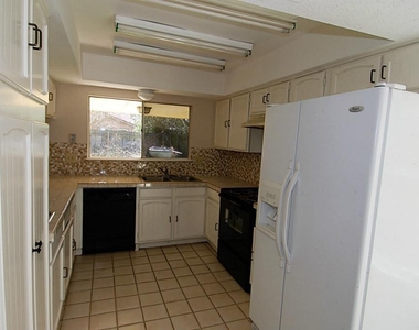 7511 Harpers Glen Lane - Photo Thumbnail 2