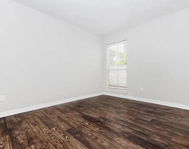 4400 Memorial Drive - Photo Thumbnail 15