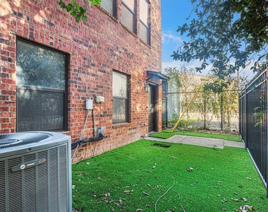2422 Navigation Boulevard - Photo Thumbnail 14
