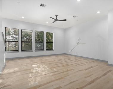 2422 Navigation Boulevard - Photo Thumbnail 7