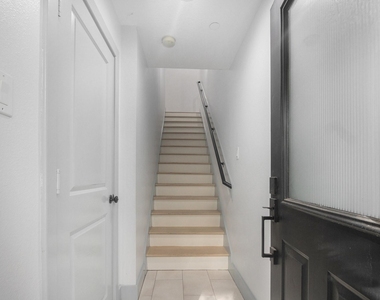 2422 Navigation Boulevard - Photo Thumbnail 1