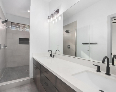 2422 Navigation Boulevard - Photo Thumbnail 9