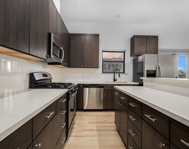 2422 Navigation Boulevard - Photo Thumbnail 5
