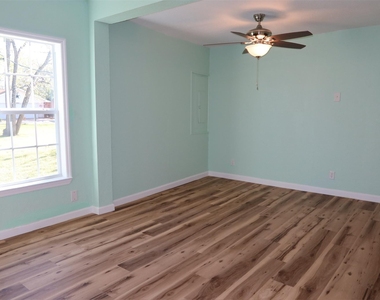 5122 Avenue L - Photo Thumbnail 4