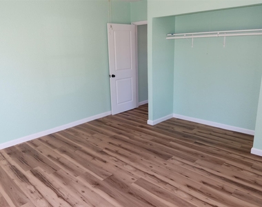 5122 Avenue L - Photo Thumbnail 6