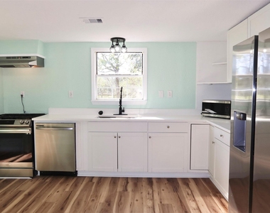 5122 Avenue L - Photo Thumbnail 3