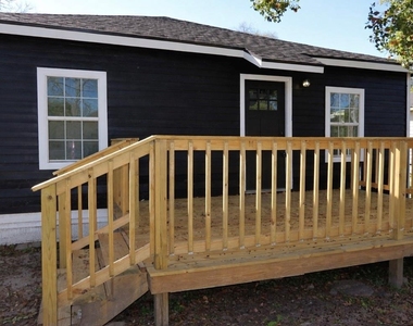 5122 Avenue L - Photo Thumbnail 1