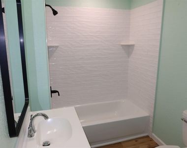 5122 Avenue L - Photo Thumbnail 7
