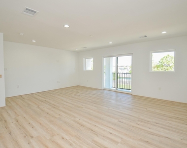 15000 S Richmond Avenue - Photo Thumbnail 12