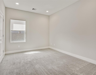2413 Chapman Street - Photo Thumbnail 13