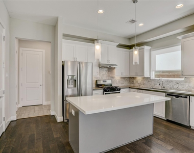2413 Chapman Street - Photo Thumbnail 3