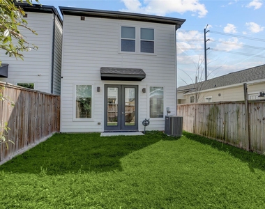 2413 Chapman Street - Photo Thumbnail 16