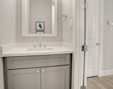 2413 Chapman Street - Photo Thumbnail 6