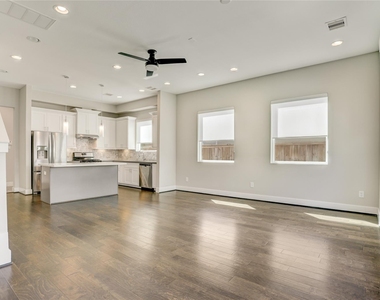 2413 Chapman Street - Photo Thumbnail 4