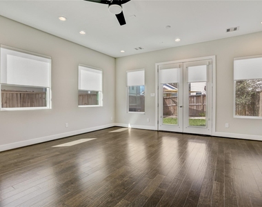 2413 Chapman Street - Photo Thumbnail 5