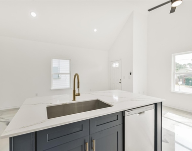 16922 W Forrestal - Photo Thumbnail 11