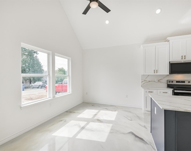 16922 W Forrestal - Photo Thumbnail 12