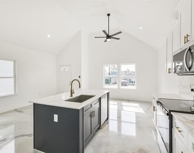 16922 W Forrestal - Photo Thumbnail 9