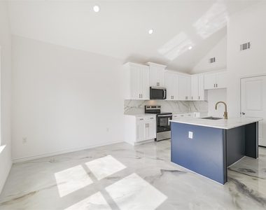 16922 W Forrestal - Photo Thumbnail 13