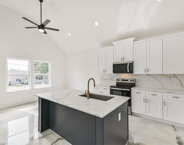 16922 W Forrestal - Photo Thumbnail 7