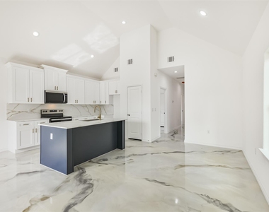 16922 W Forrestal - Photo Thumbnail 3