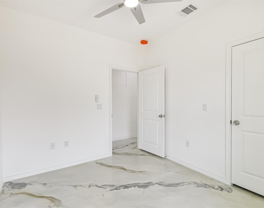 16922 W Forrestal - Photo Thumbnail 21