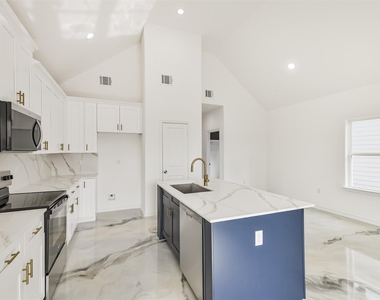 16922 W Forrestal - Photo Thumbnail 8