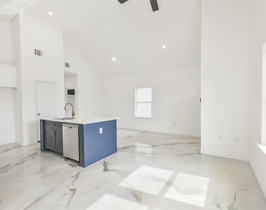 16922 W Forrestal - Photo Thumbnail 14