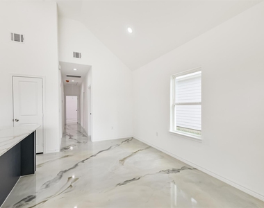 16922 W Forrestal - Photo Thumbnail 4