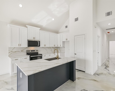 16922 W Forrestal - Photo Thumbnail 6