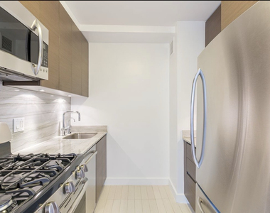 West 48th Street - Photo Thumbnail 1
