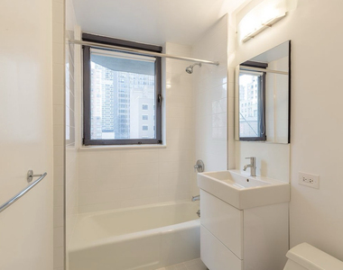 West 48th Street - Photo Thumbnail 6