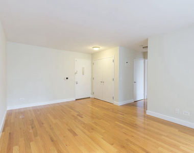 West 48th Street - Photo Thumbnail 4