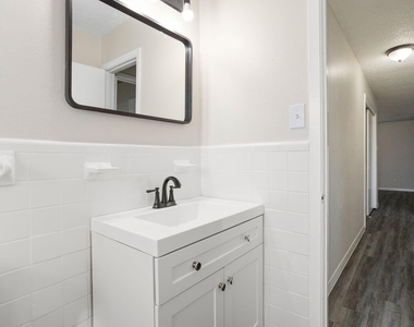 118 Johnson Street - Photo Thumbnail 11