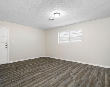 118 Johnson Street - Photo Thumbnail 1