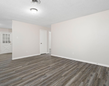 118 Johnson Street - Photo Thumbnail 8