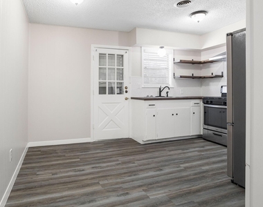118 Johnson Street - Photo Thumbnail 7