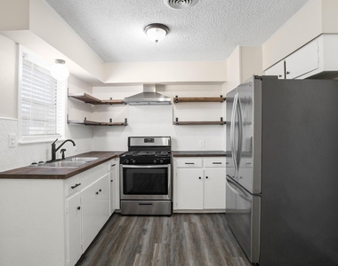 118 Johnson Street - Photo Thumbnail 6