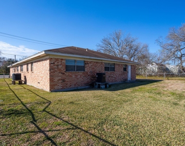 118 Johnson Street - Photo Thumbnail 16