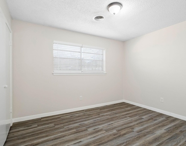 118 Johnson Street - Photo Thumbnail 10