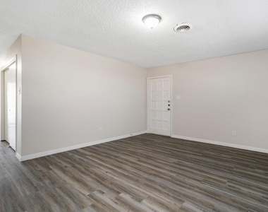 118 Johnson Street - Photo Thumbnail 3