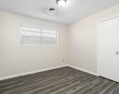 118 Johnson Street - Photo Thumbnail 14