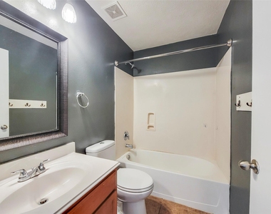 7206 Cool Springs Court - Photo Thumbnail 11
