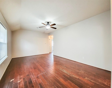 7206 Cool Springs Court - Photo Thumbnail 3