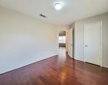 7206 Cool Springs Court - Photo Thumbnail 10