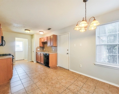 7206 Cool Springs Court - Photo Thumbnail 5