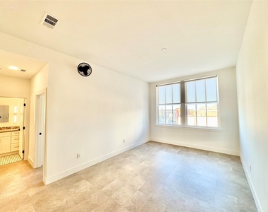 2102 Mechanic Street - Photo Thumbnail 2
